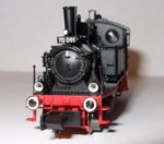 Frontansicht der Lokomotive mit „Dreilicht-Spitzenbeleuchtung“ (2 Laternen in Funktion)