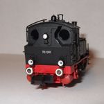 Rückansicht der Lokomotive mit „Dreilicht-Spitzenbeleuchtung“ (2 Laternen in Funktion)