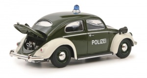 Seitenansicht des VW Käfer von schräg hinten mit geöffneter Motorhaube Quelle: Schuco 